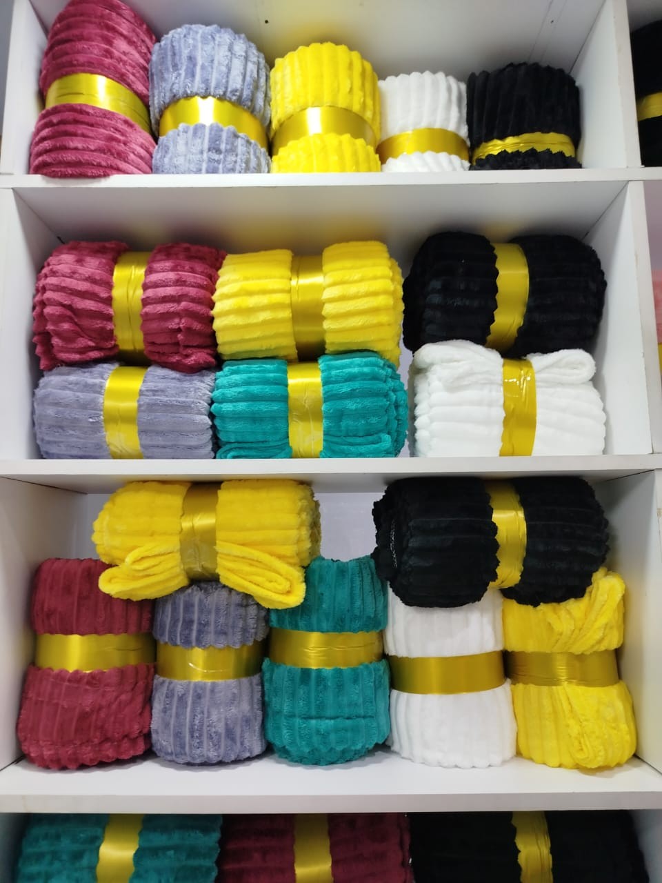 Velvet Fleece Blanket – Warm & Soft